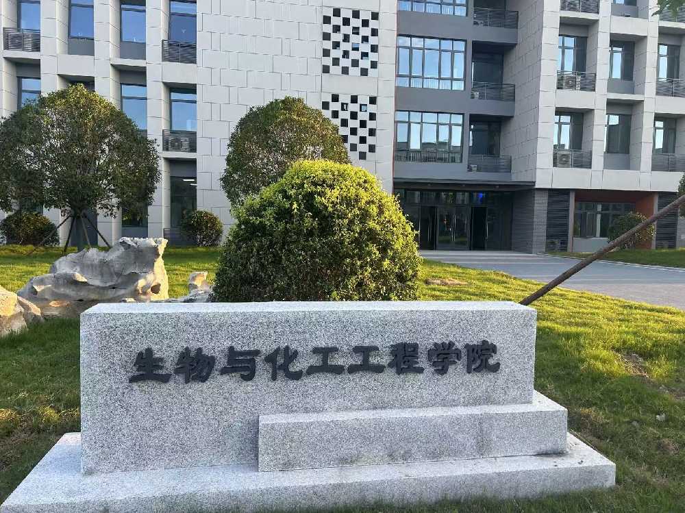 勃利县扬州职业大学体育场高杆灯项目